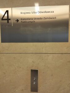 Kancelaria Urzędu Zamówień Publicznych, 4 piętro tabliczka