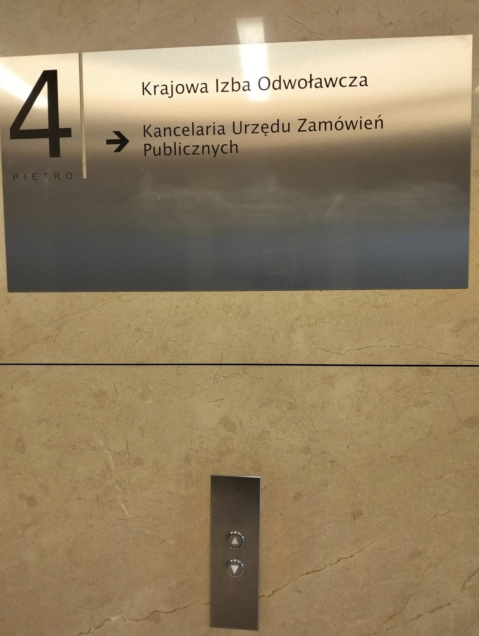 Kancelaria Urzędu Zamówień Publicznych, 4 piętro tabliczka